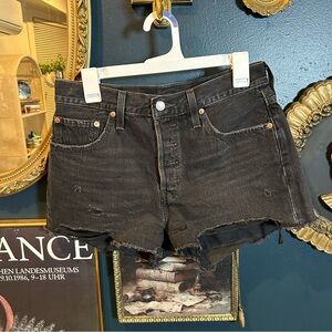 New Levi’s black denim high waisted distressed shorts